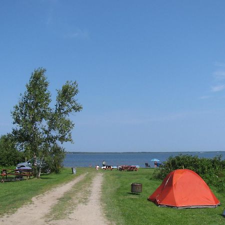 Complexe D'Hebergement La Maison Touristique Dugas Caraquet Exterior foto