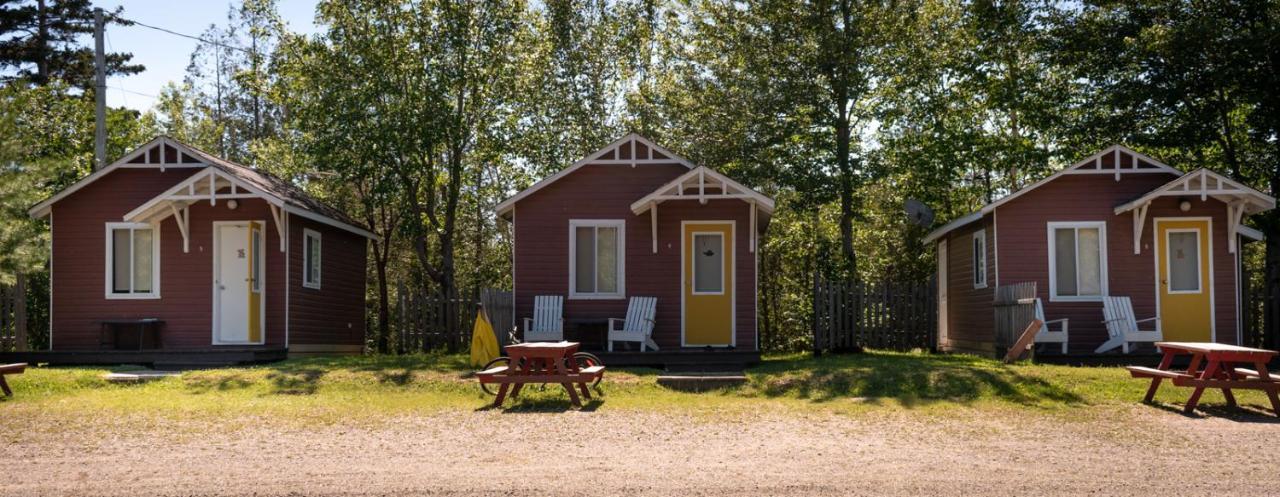 Complexe D'Hebergement La Maison Touristique Dugas Caraquet Exterior foto
